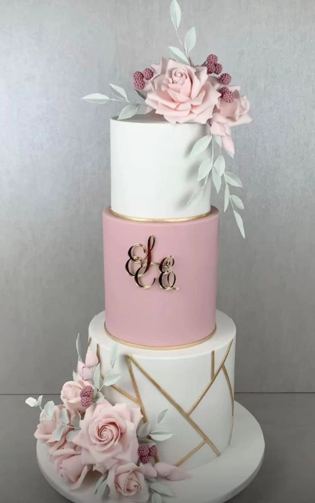 3-tier Blueberry, Lemon & Raspberry wedding cake with 3 Side Cakes - Product image