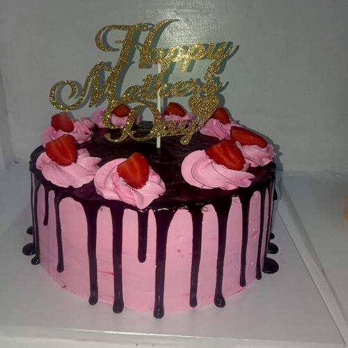 blackcurrant cake with chocolate ganache and strawberry topper - Product image