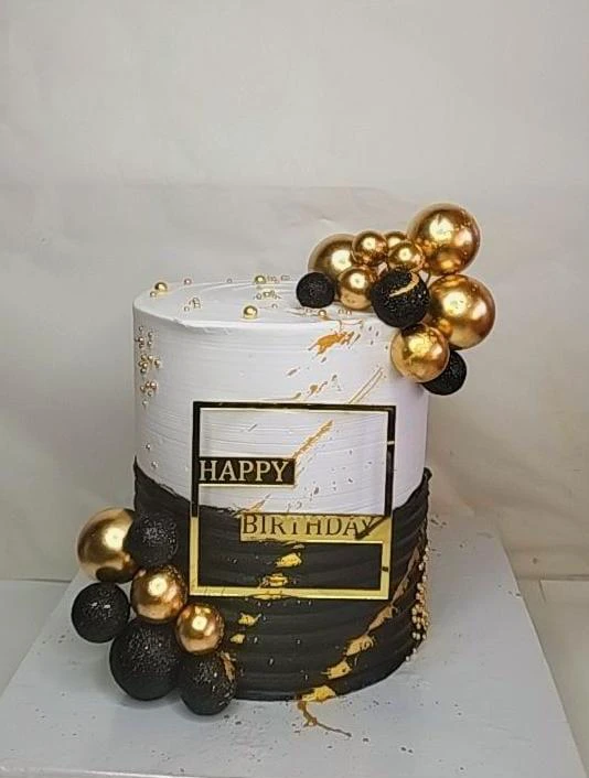 1.5kg Gluten free strawberry cake by - Nillavee Cakes And Pastries