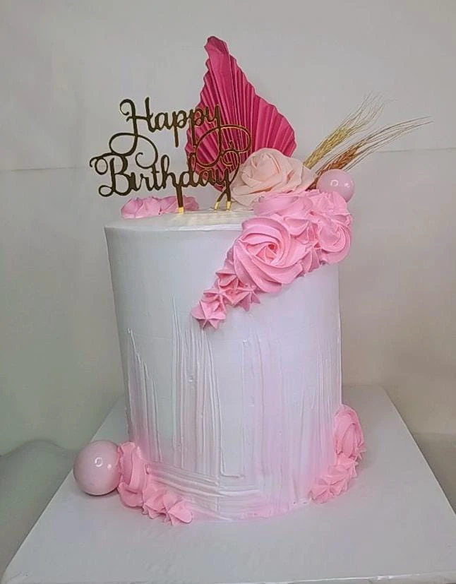 Strawberry Cake by - Nillavee Cakes And Pastries